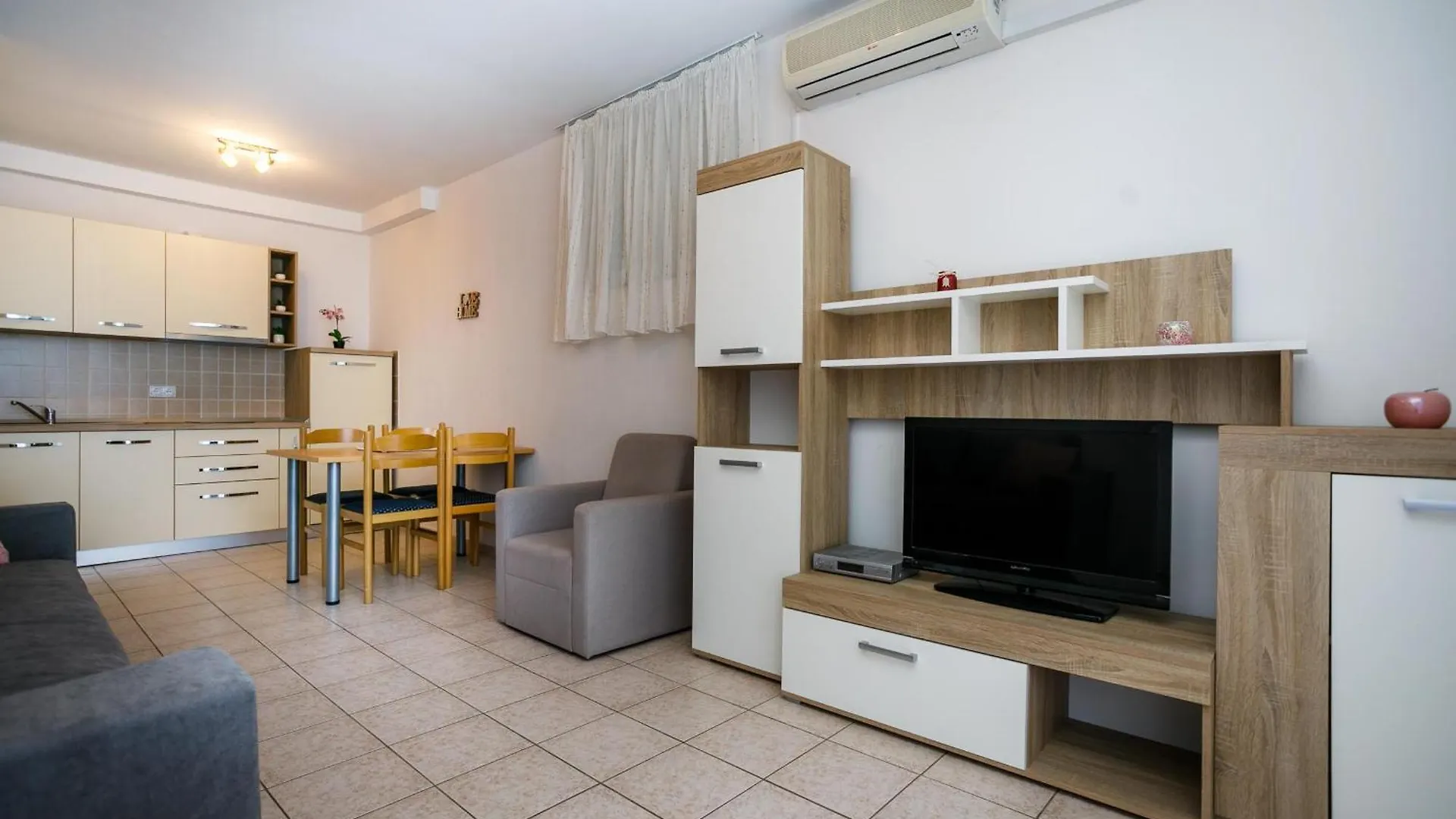 Apartment Pirun Baška 0*,
